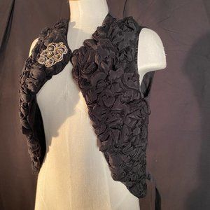 TRELISE COOPER Vest with floral folding pattern Size Medium with Brooch